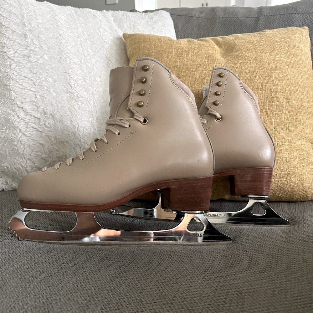 DJ3000 7.0D Jackson Women's Synchro Coach's Figure Skate Boots with MK blades